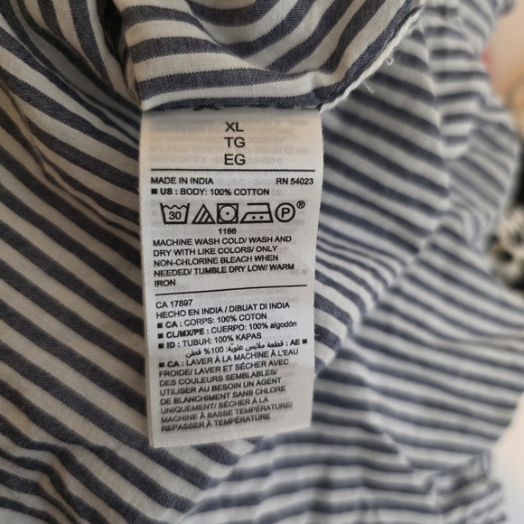 ⭐️40% Off⭐️ Old Navy The Classic Shirt in  Blue Stripe - Picture 13 of 14